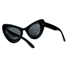 Extra-Never-Ordinary Cat Eye Sunglasses